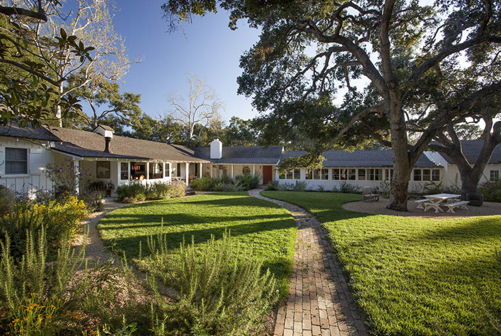 canyon-home-exterior-courtyard-montecito-california