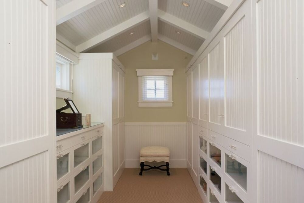 beach-home-closet-carpinteria-california